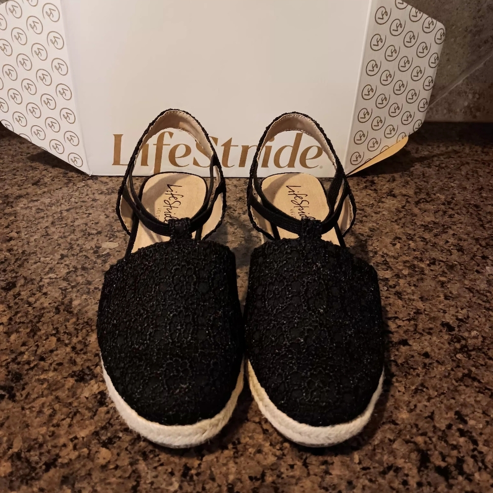 Life Stride expadrille wedge closed toe sandals